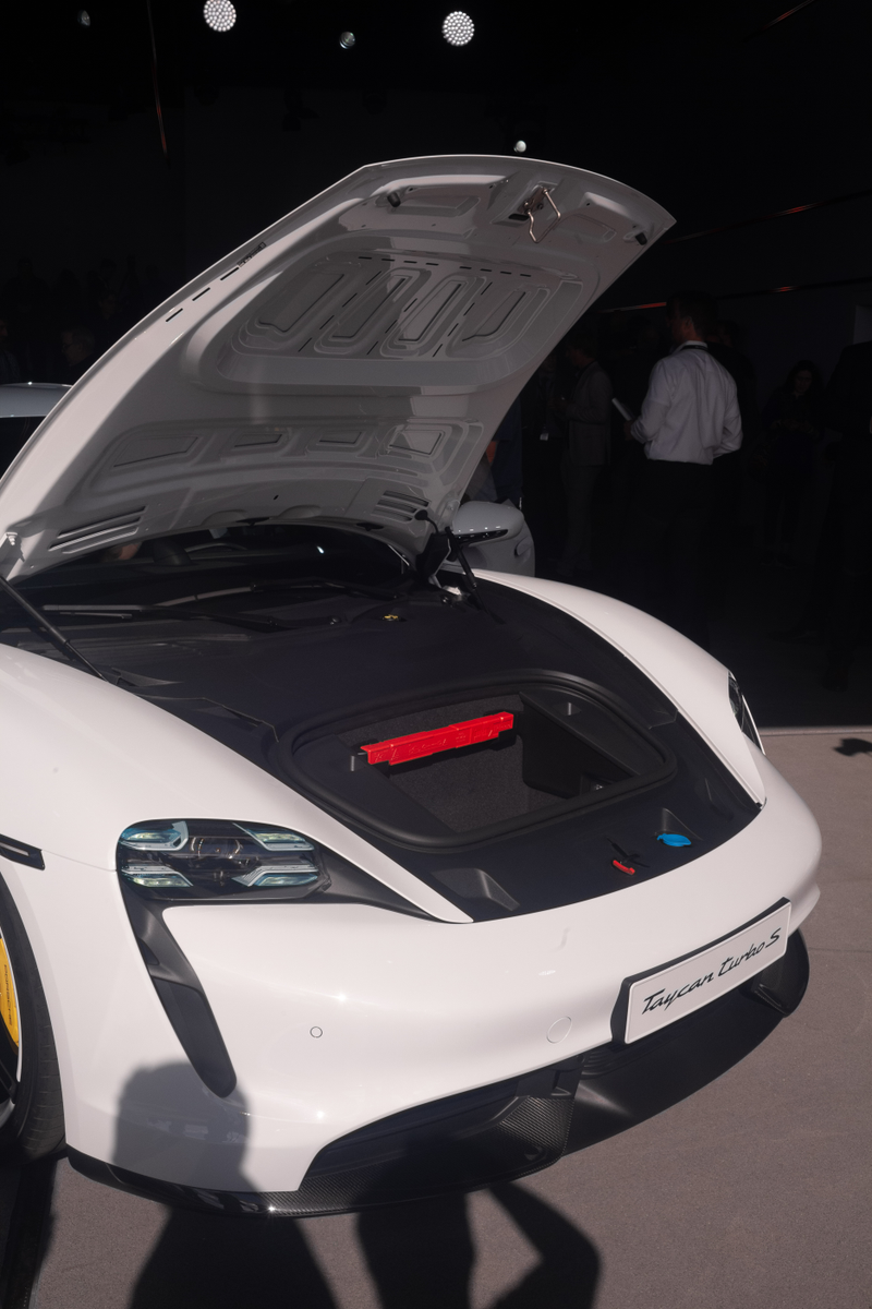 Illustration for article titled The Coolest Design Features On The 2020 Porsche Taycan Turbo S